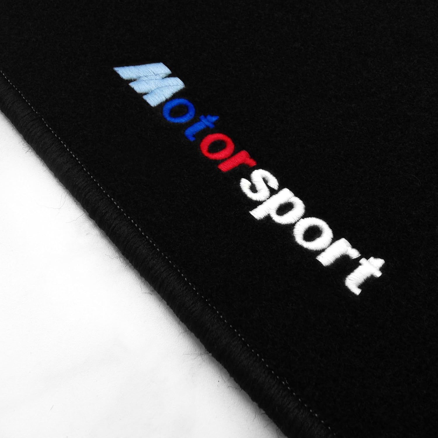 Detail aufnahme eines M Motorsport Logos.